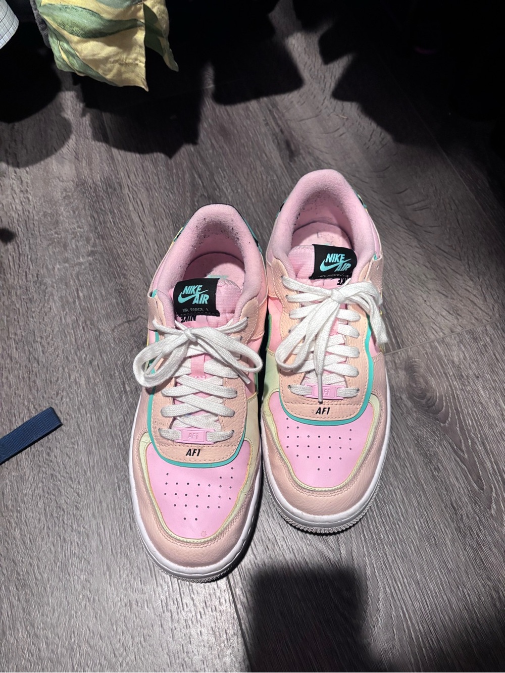 Nike Women’s Low-Top Sneakers in Pastel Pink with Mint Trim